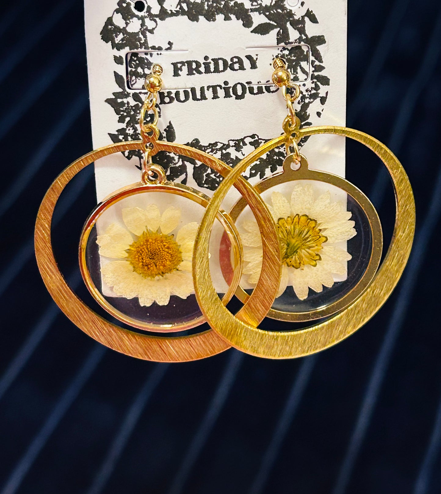 Dry Daisies Hoop Earrings